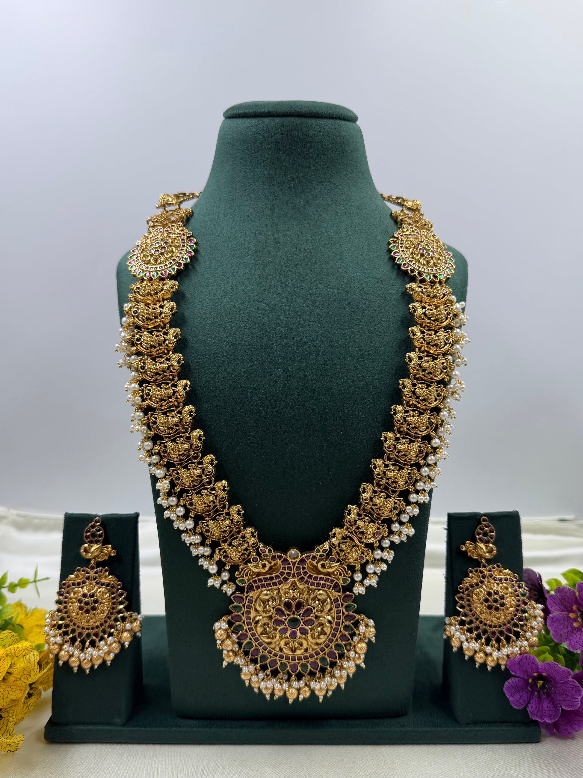 Kakoli Long Necklace Set close-up view