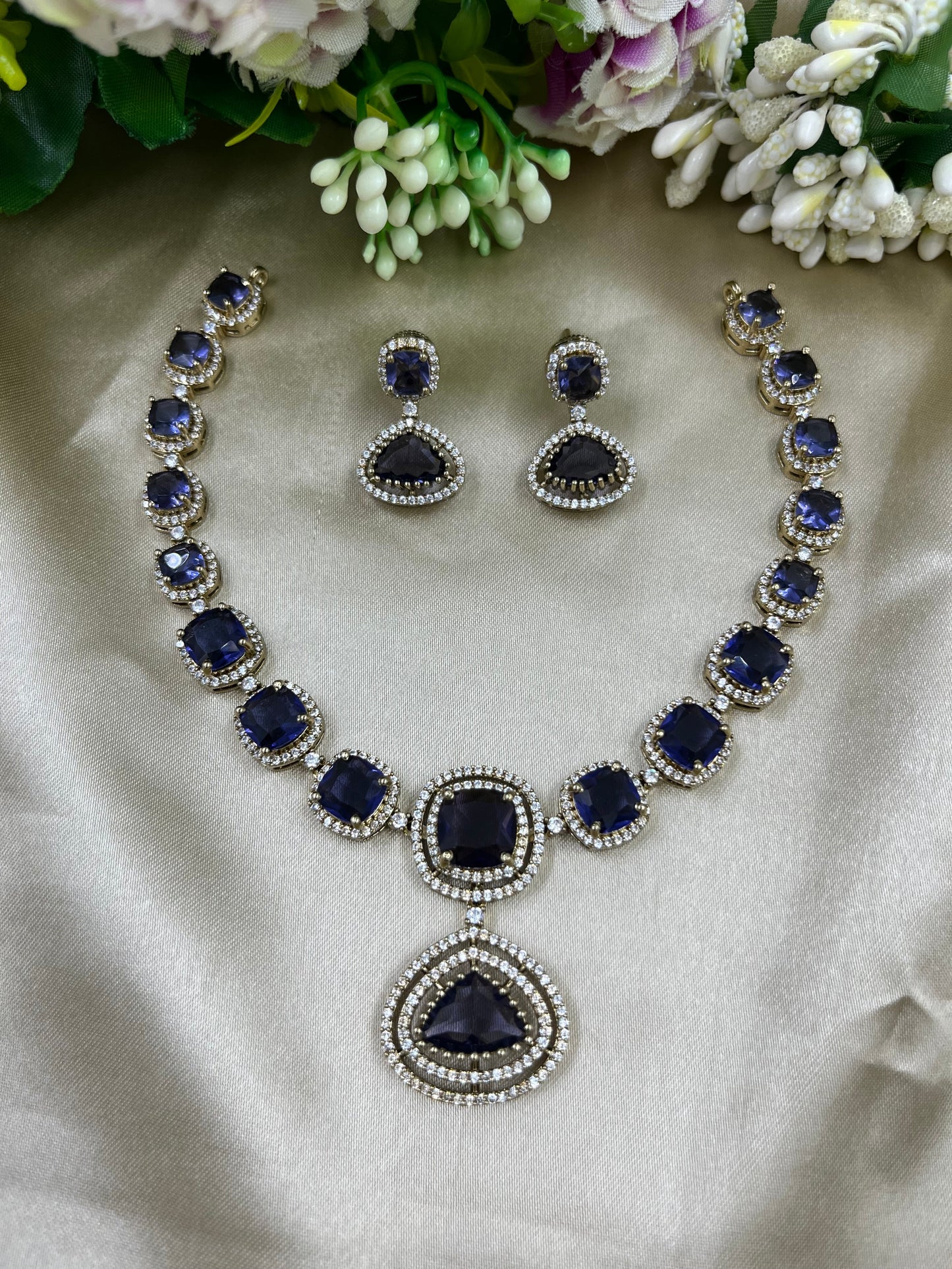 Swigly Ad Drop Victorian Necklace