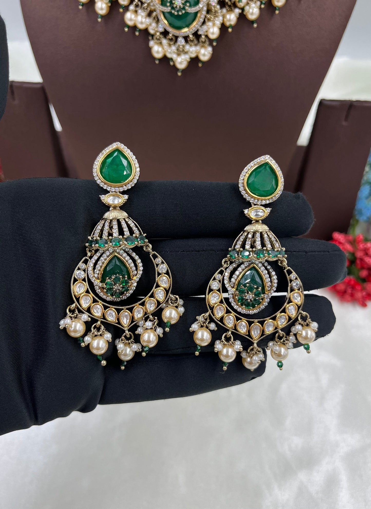 Gamon Emrald Moissanite Kundan Necklace.