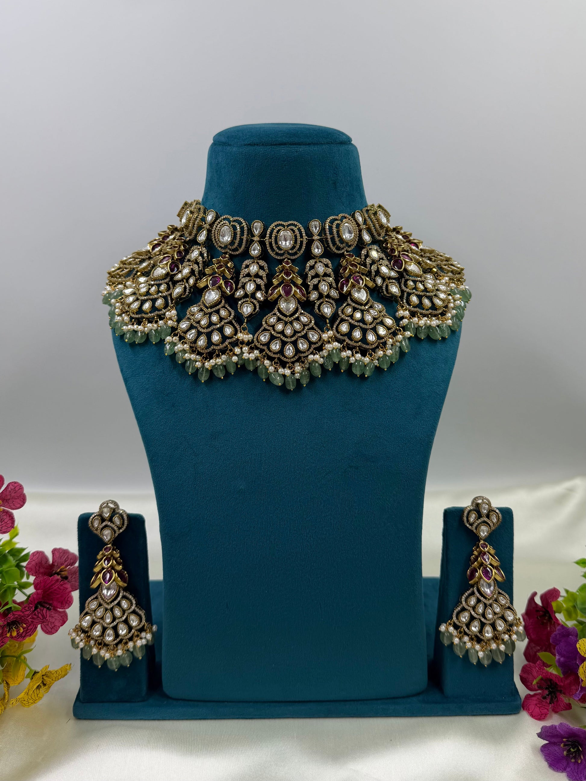 Sanjana Victorian Necklace Set close-up view