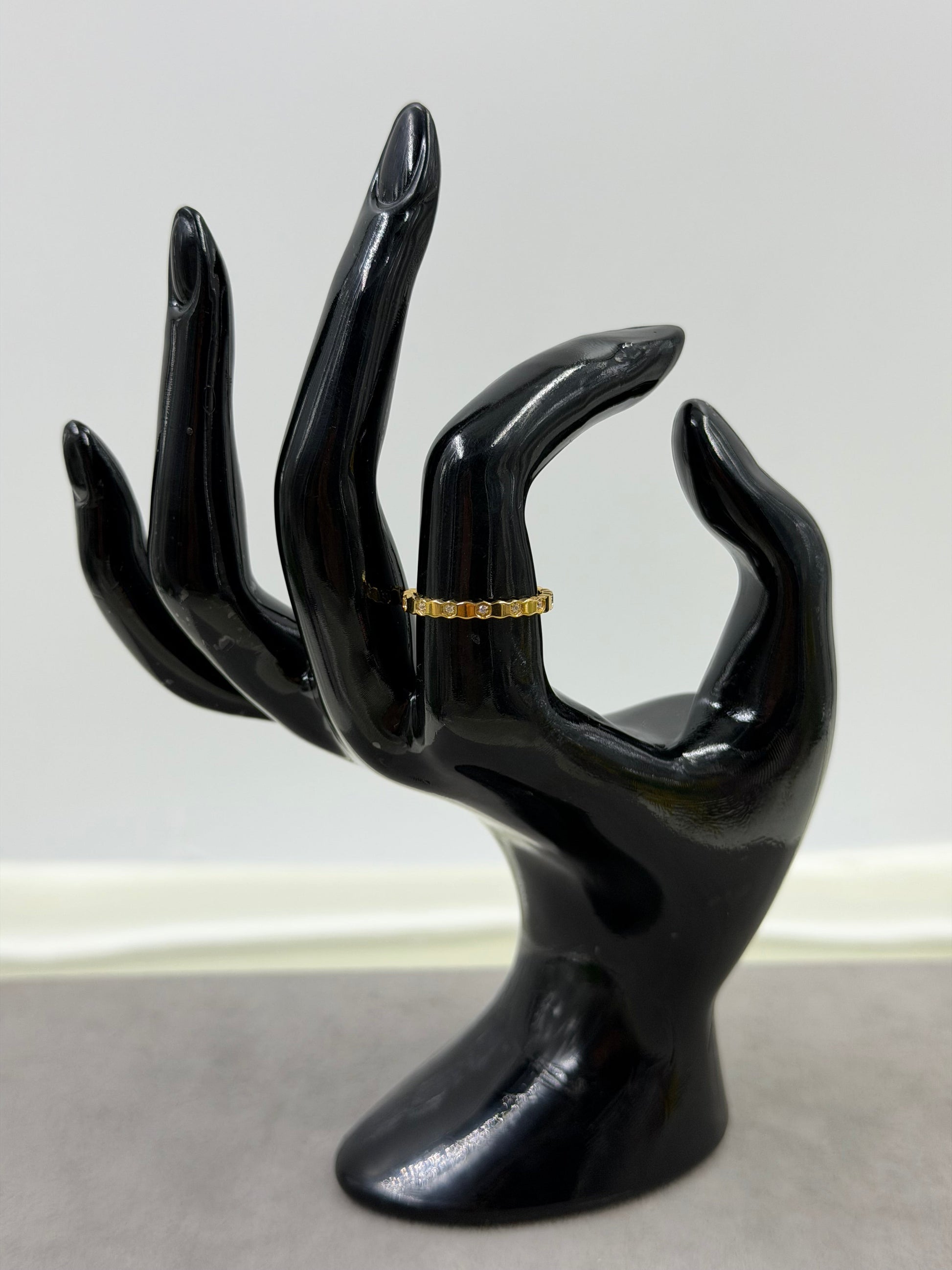 Hilda Finger Ring close-up view