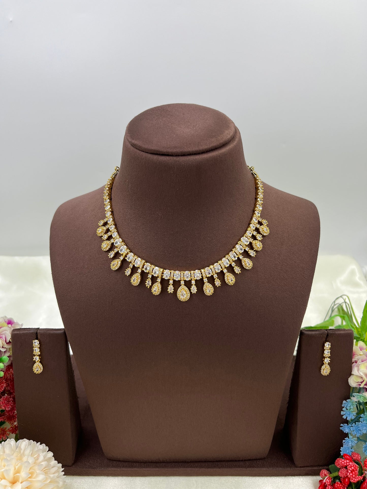 Dewdrop Shine Victorian Necklace