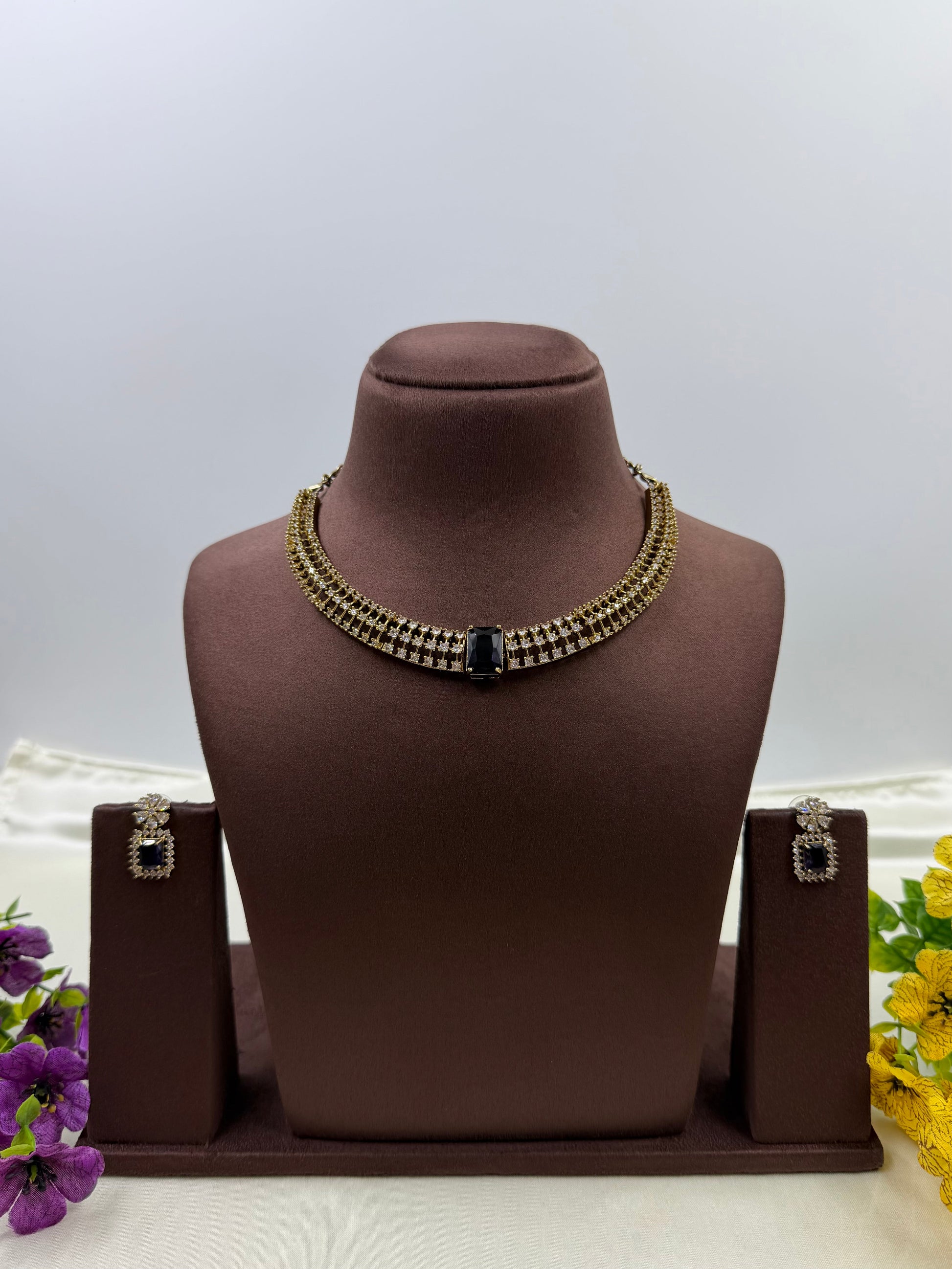 Komal Victorian Necklace Set close-up view