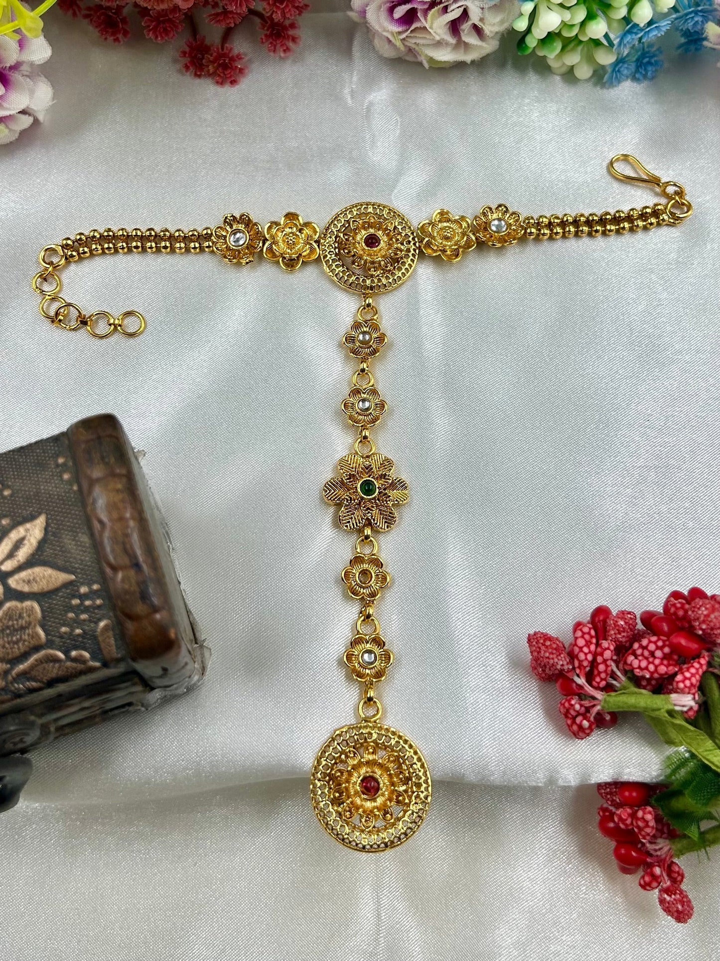 Varunika Traditional Gold Hath Panja (One Pis)