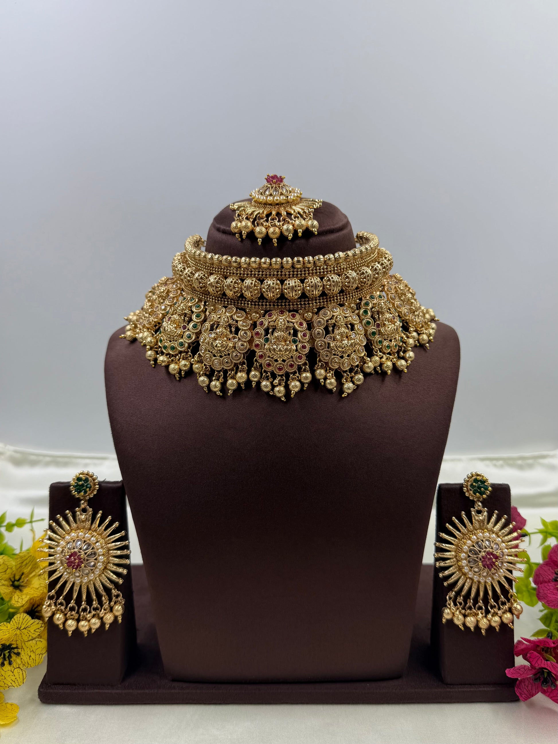 Swara Choker Necklace Set close-up view