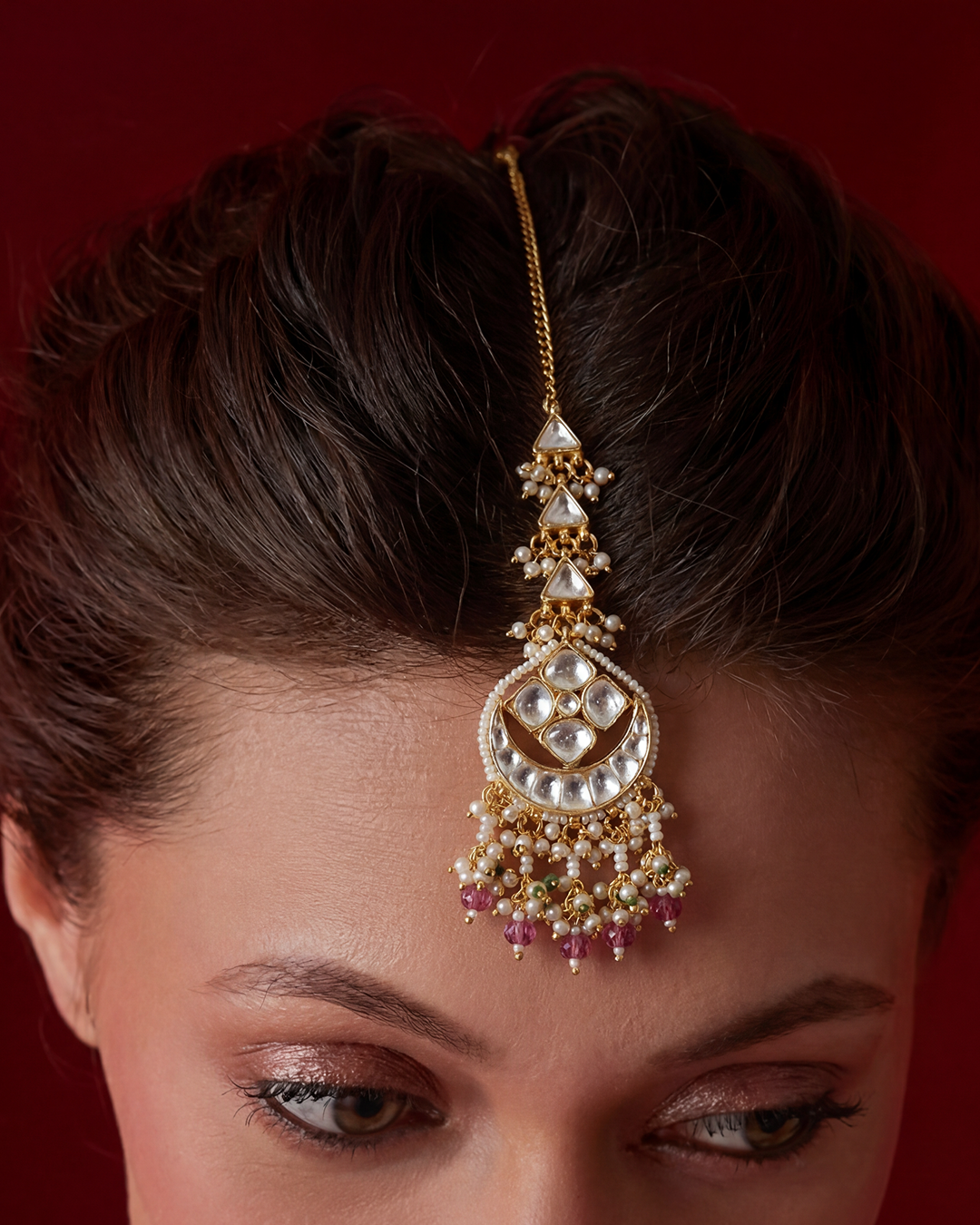 Divya Pachi Kundan Mang Tika