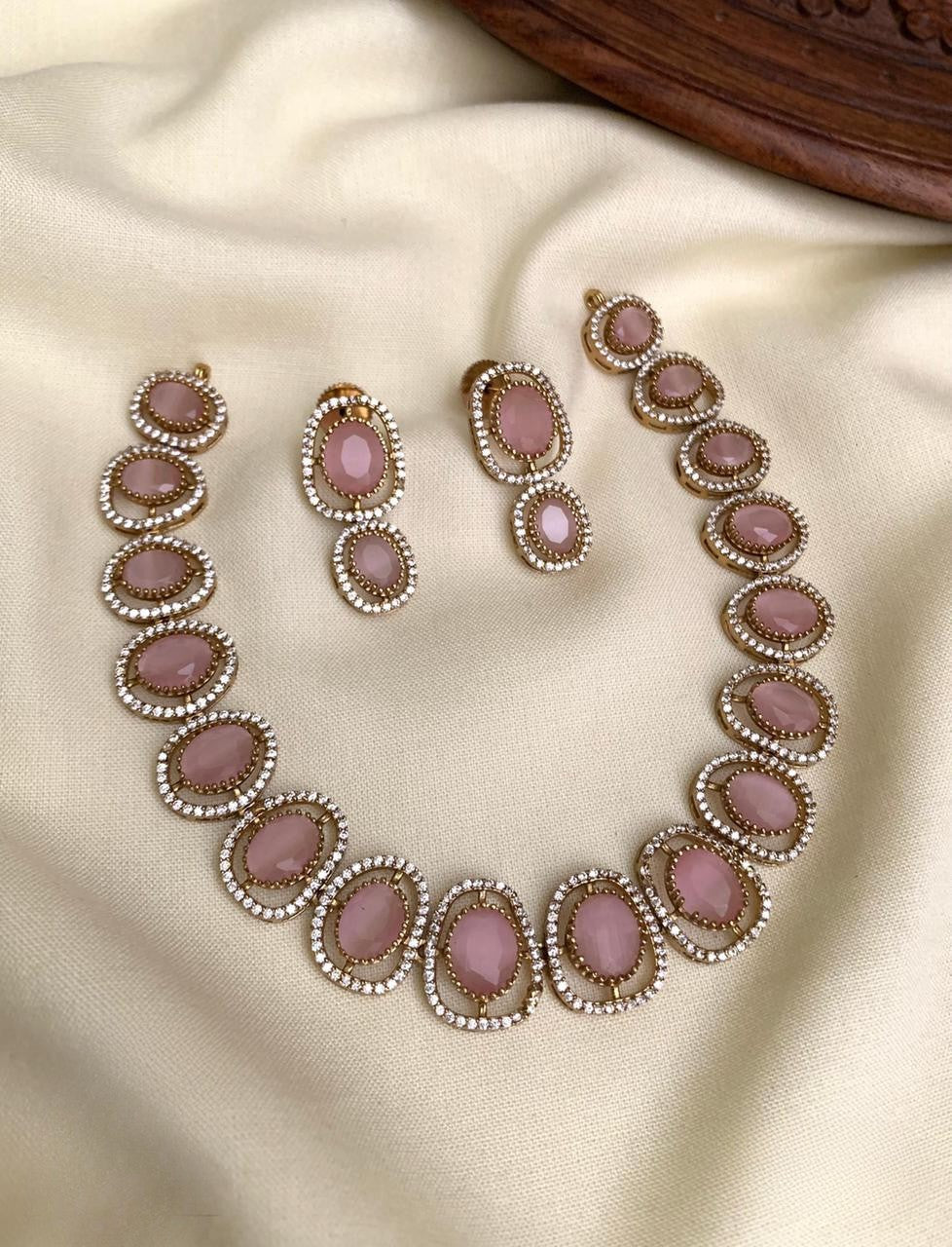 Roma Victorian Delicate Necklace Set