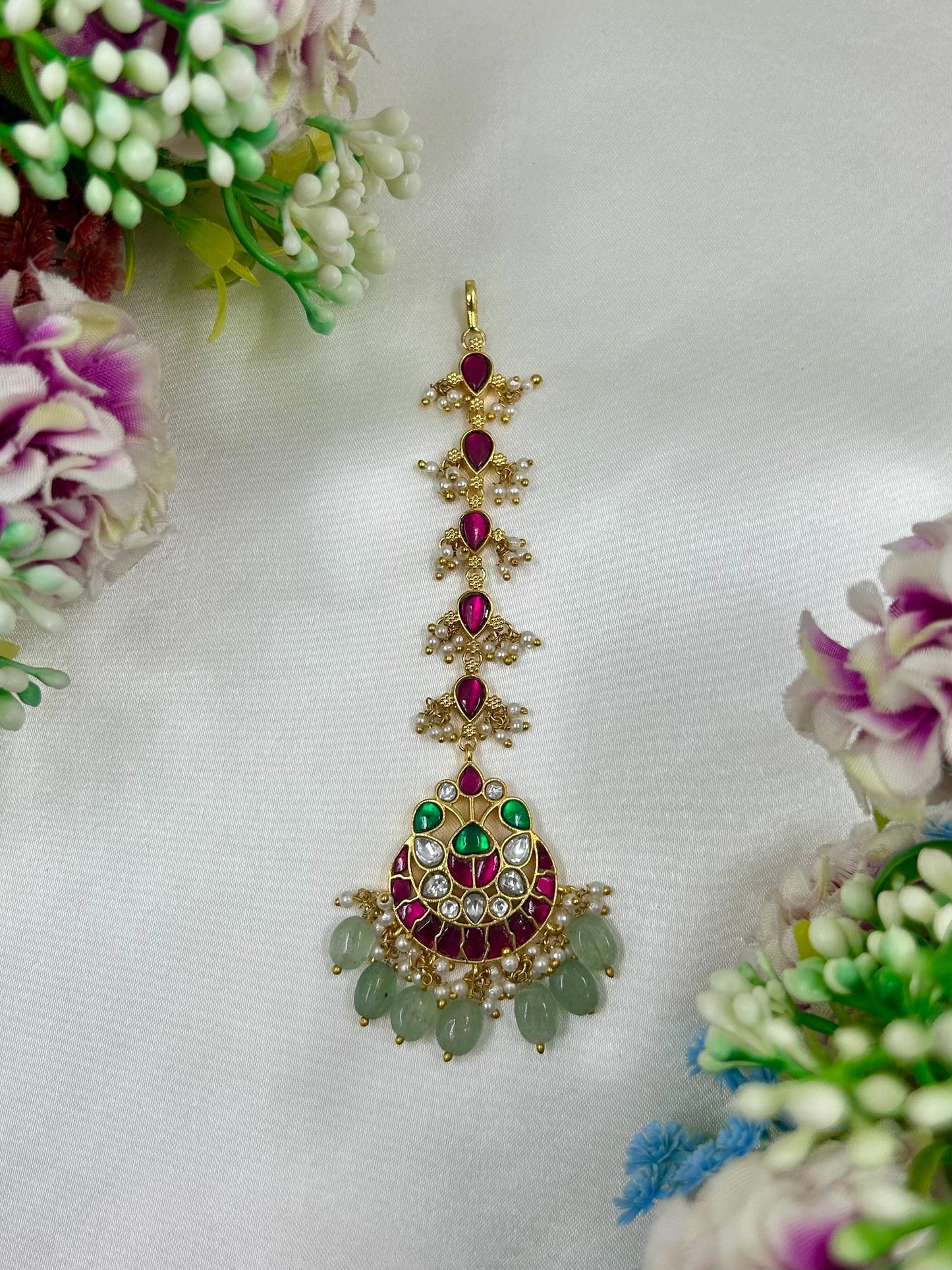 Shruti Pachi Kundan Mang Tika