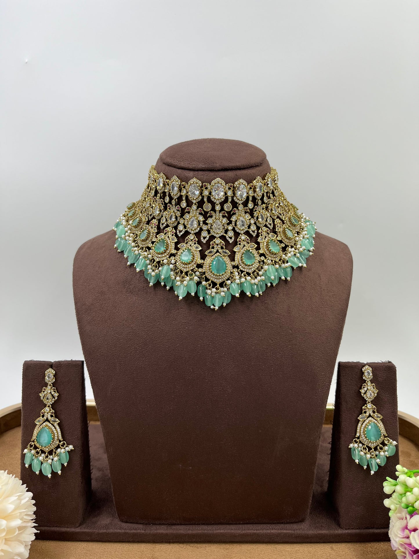 Elysian Shine Victorian Necklace Set