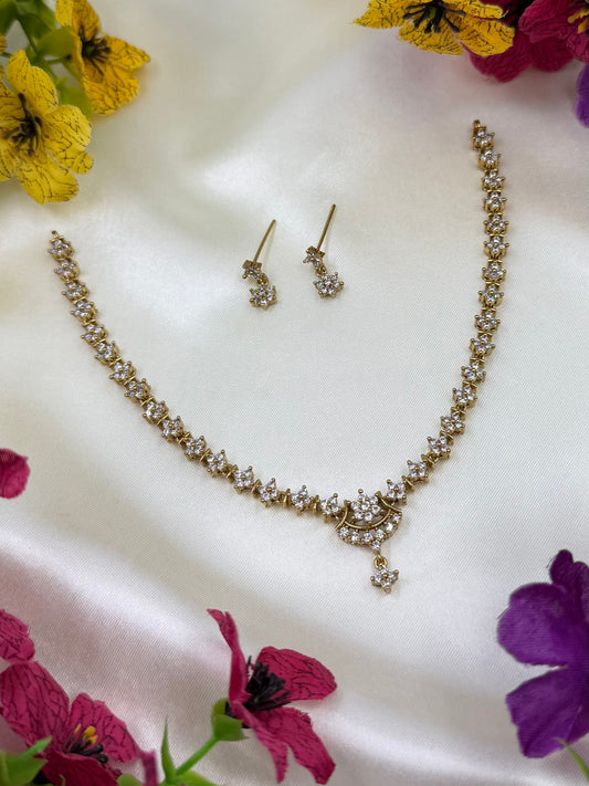 Bela Victorian Delicate Necklace