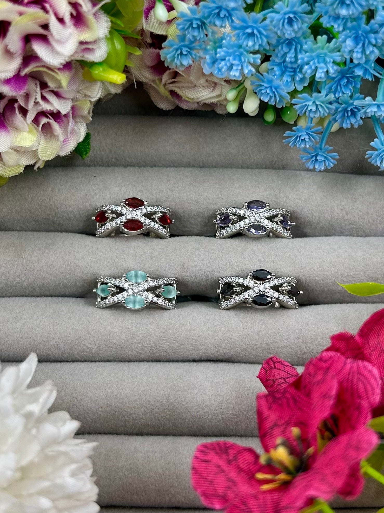 Tanisha Finger Ring close-up view