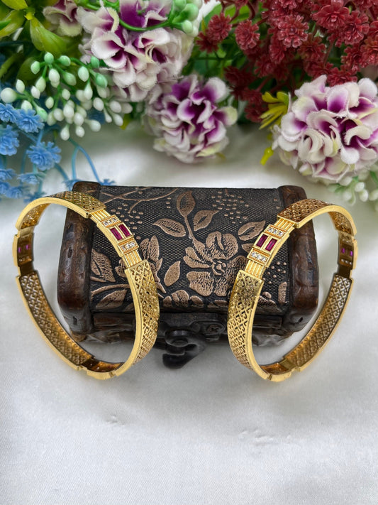 Dhanvi Gold Bangles