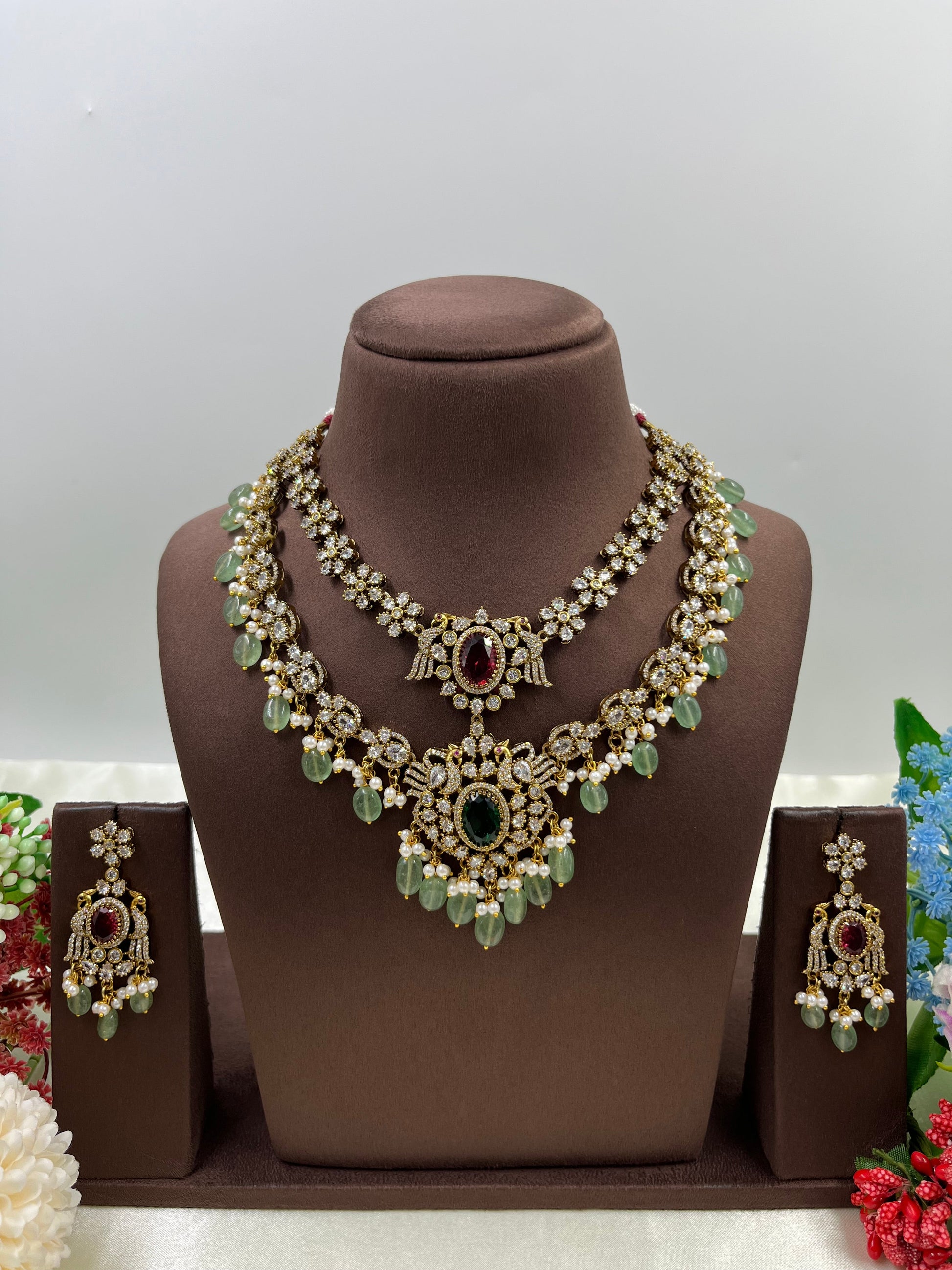 Shrevali Victorian Necklace Set close-up view