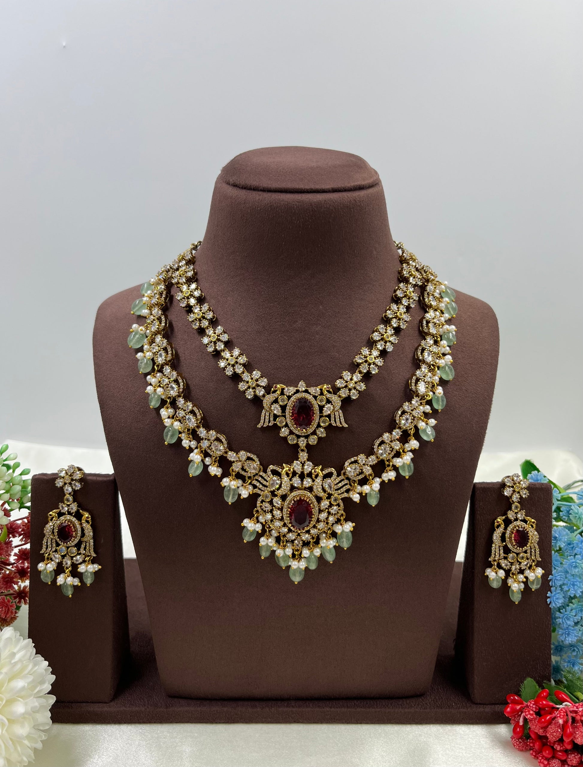 Shrevali Victorian Necklace Set close-up view