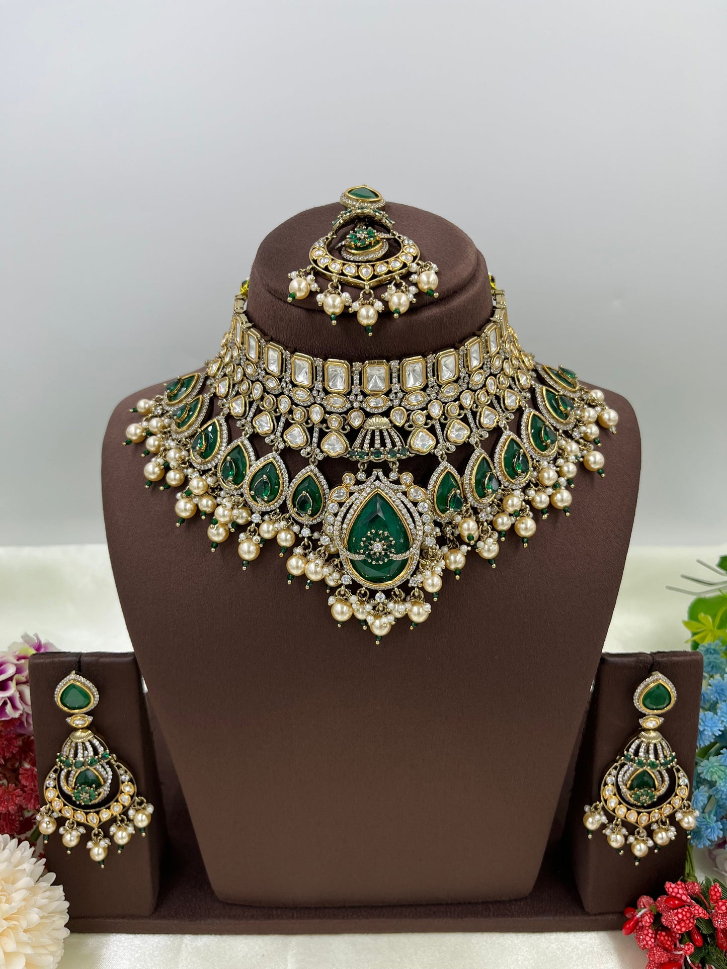 Gamon Emrald Moissanite Kundan Necklace.