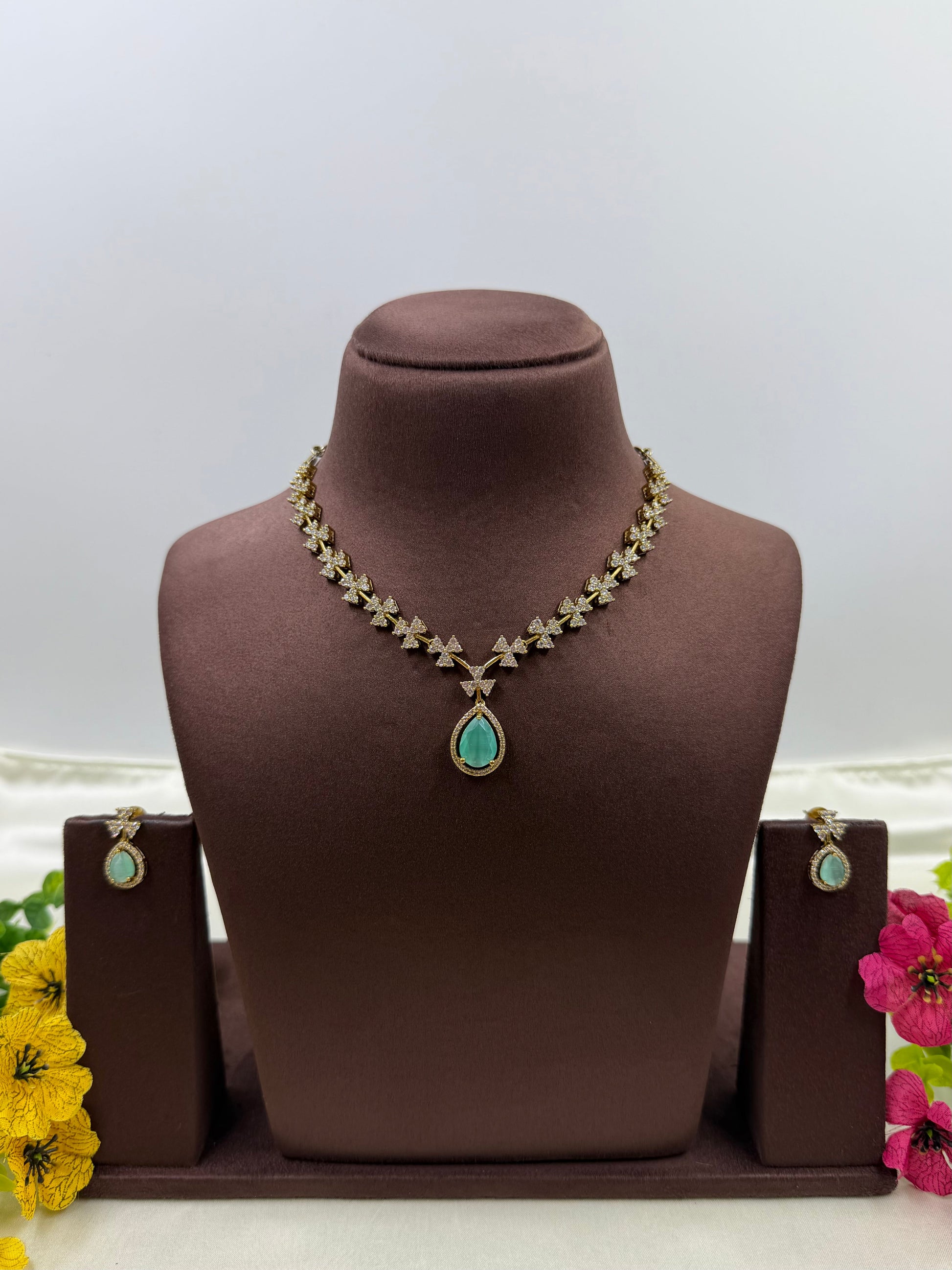 Vidhi Victorian Necklace Set close-up view