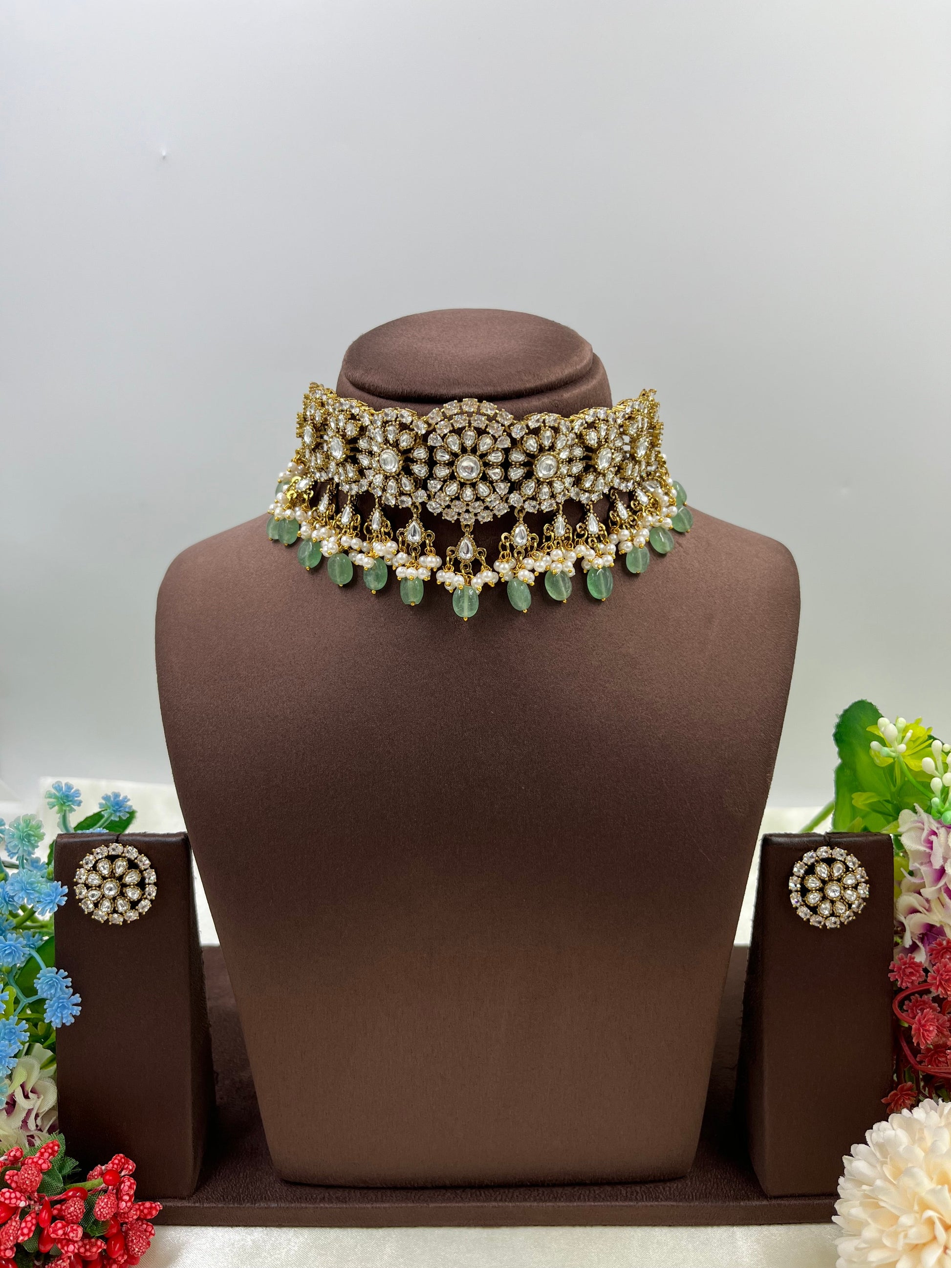 Rumani Victorian Choker Necklace Set close-up view