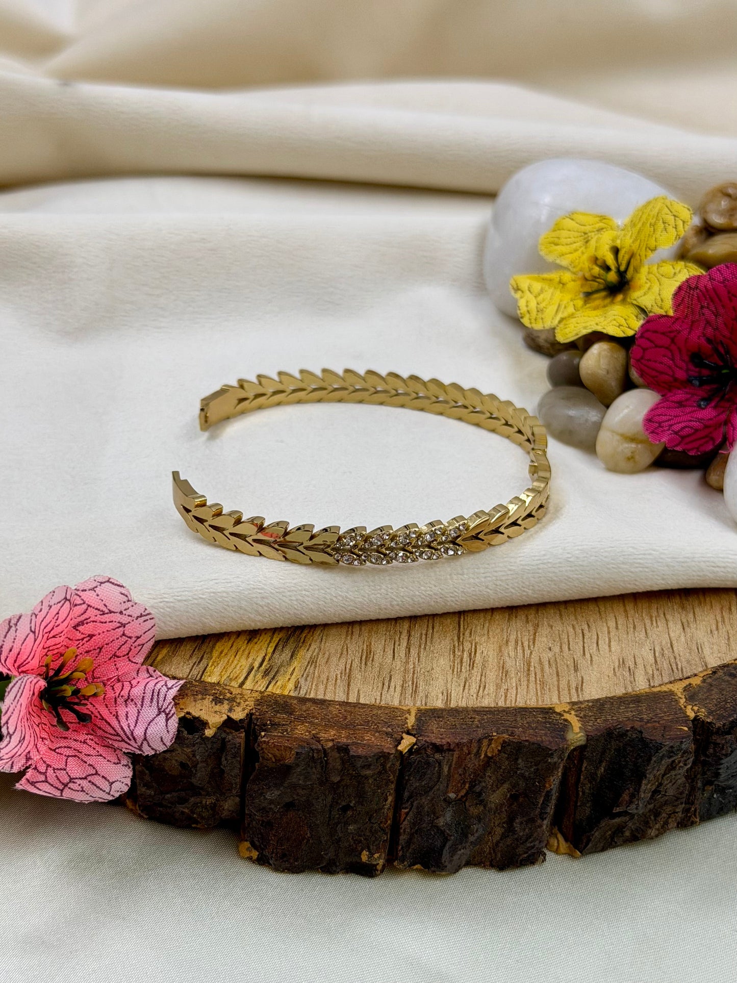 Zinnia Anti-Tarnish Stainless Steel Bracelet (Openable)