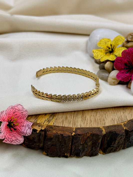 Zinnia Anti-Tarnish Stainless Steel Bracelet (Openable)