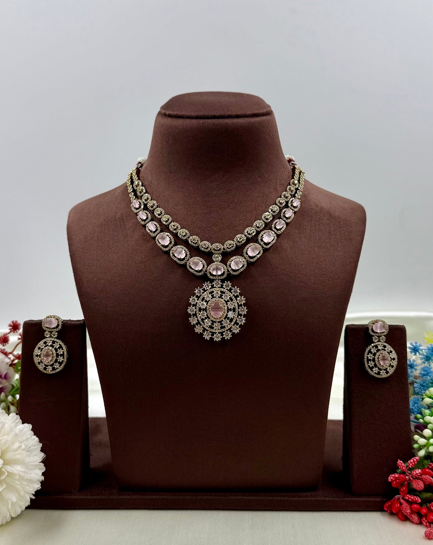 Neha Victorian Necklace