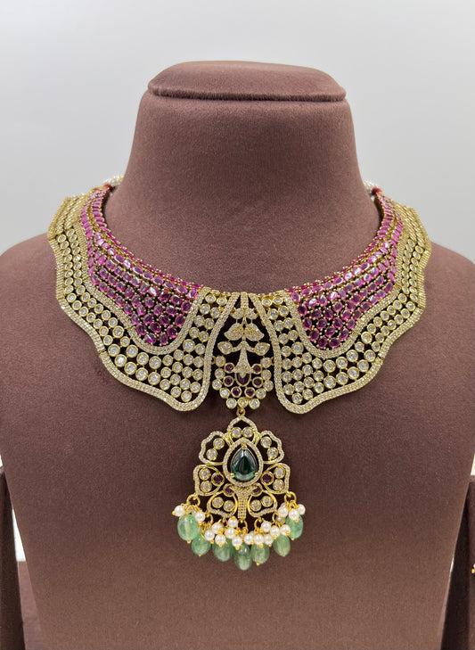 Isha Victorian Classic Glow Necklace