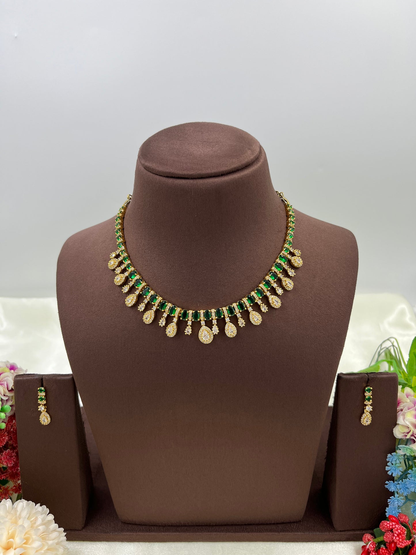 Dewdrop Shine Victorian Necklace