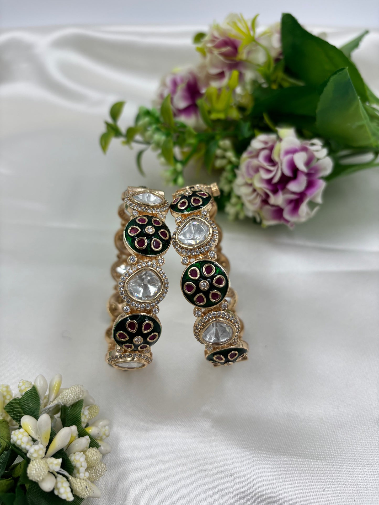 VIVA MINAKARI  MOISSANITE KUNDAN PREMIUM BANGLES SET.