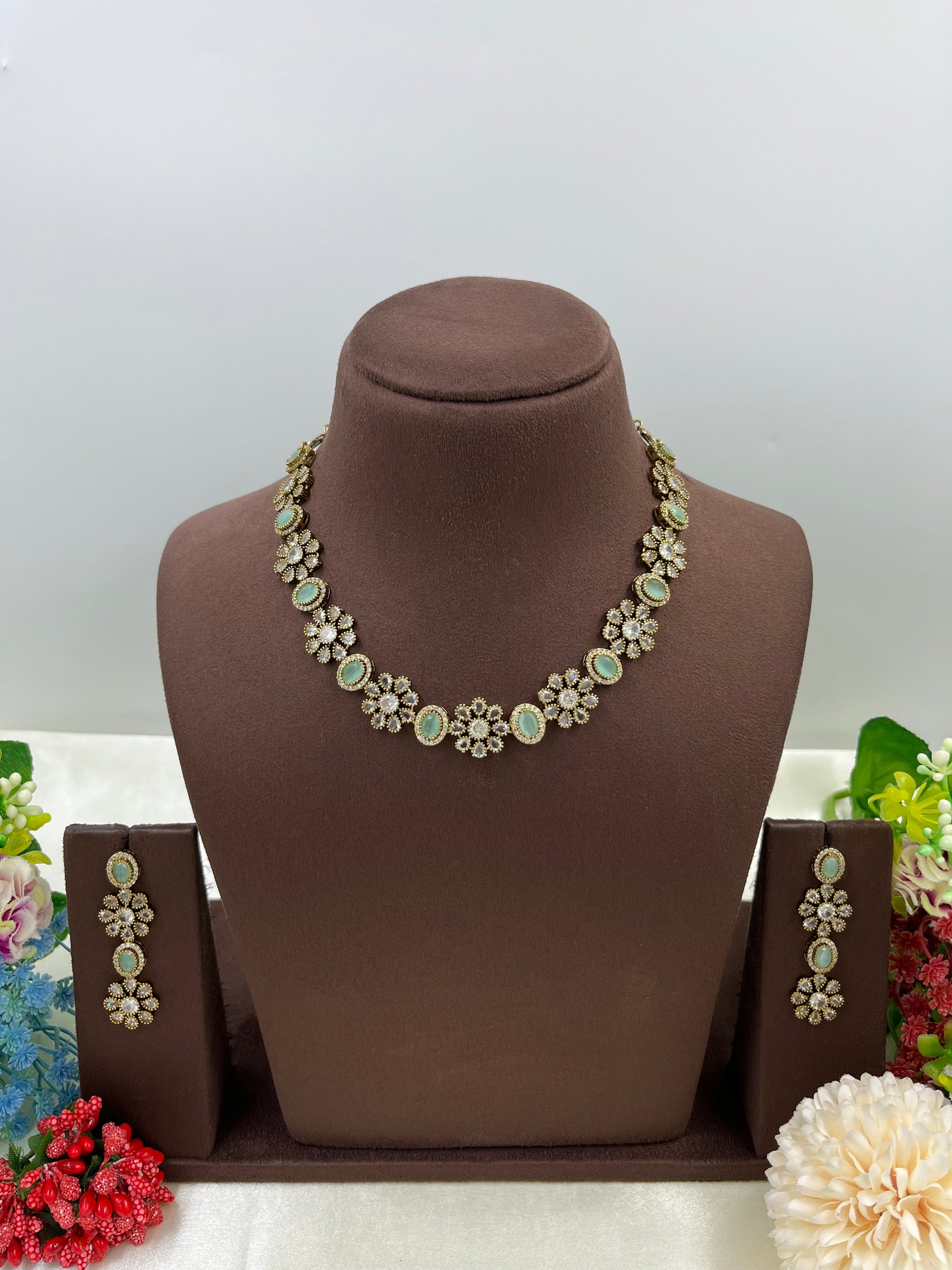 Renu Victorian Necklace Set close-up view