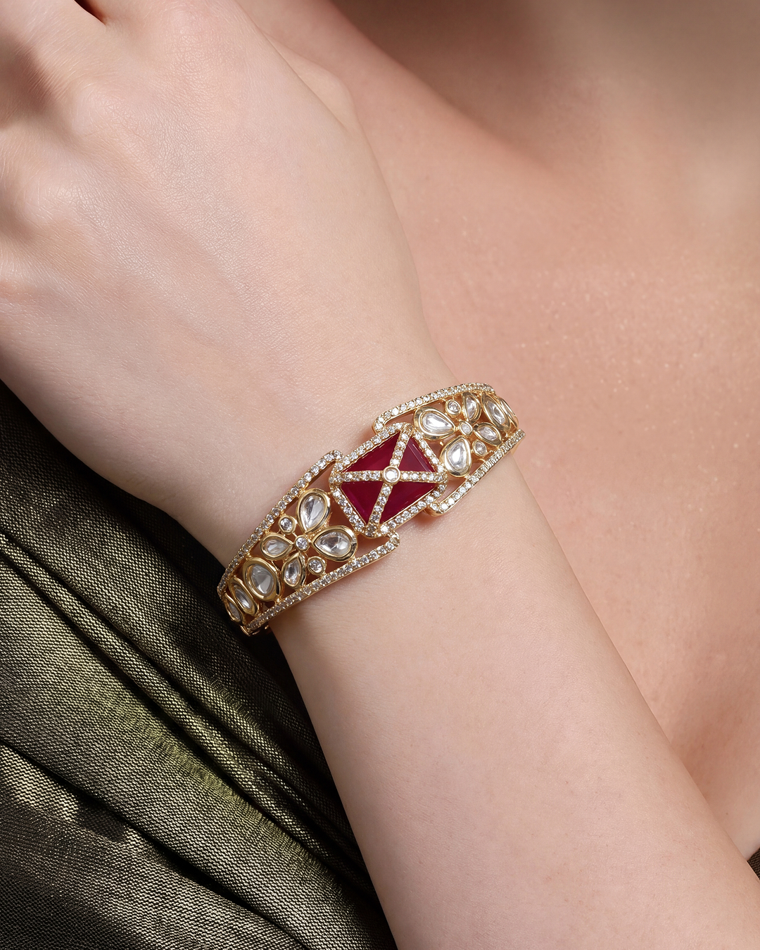 Gleamora Moissanite Kundan Bracelet (Openable)