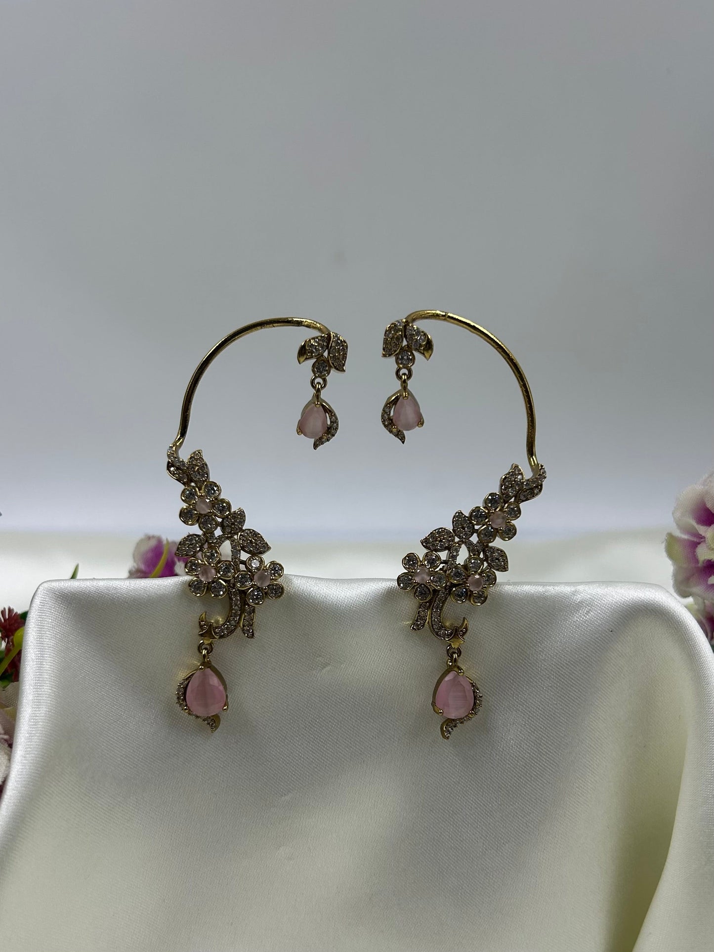 Kashish Victorian Earcuff