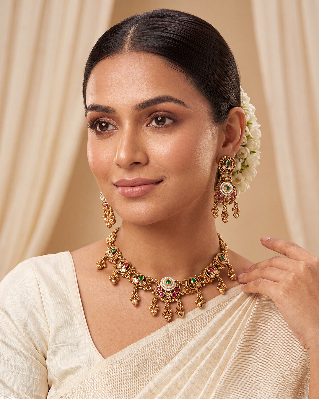 Nalini Heritage Necklace Set close-up view