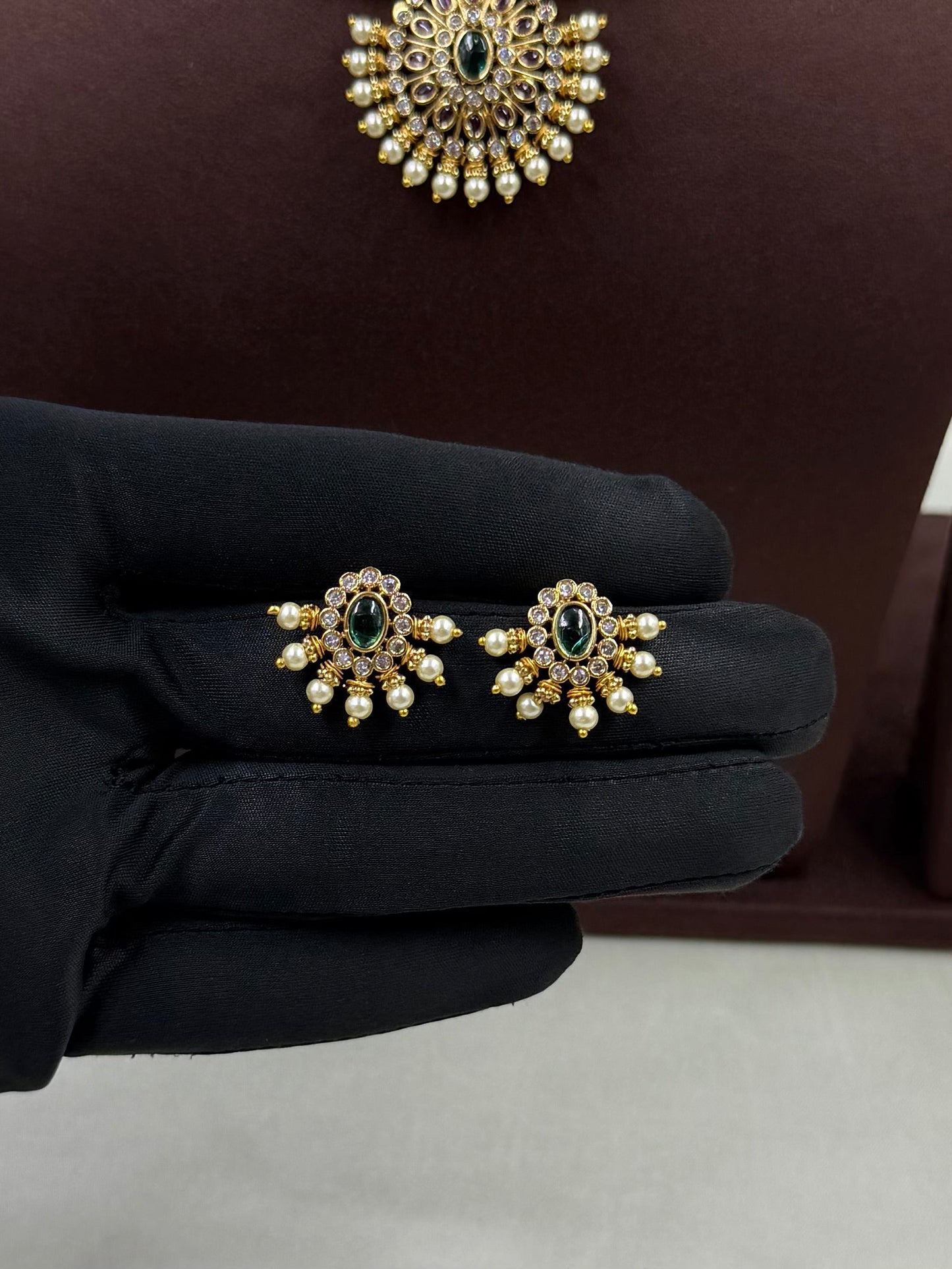 Himanshi Traditional Delicate Hasli