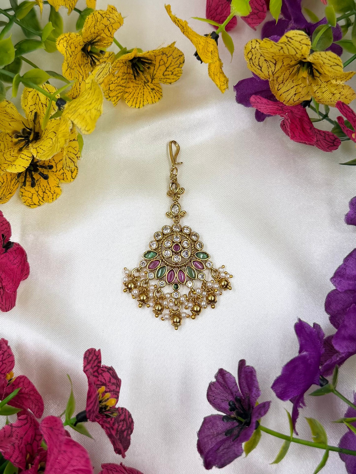 Lipi Victorian Mang Tika