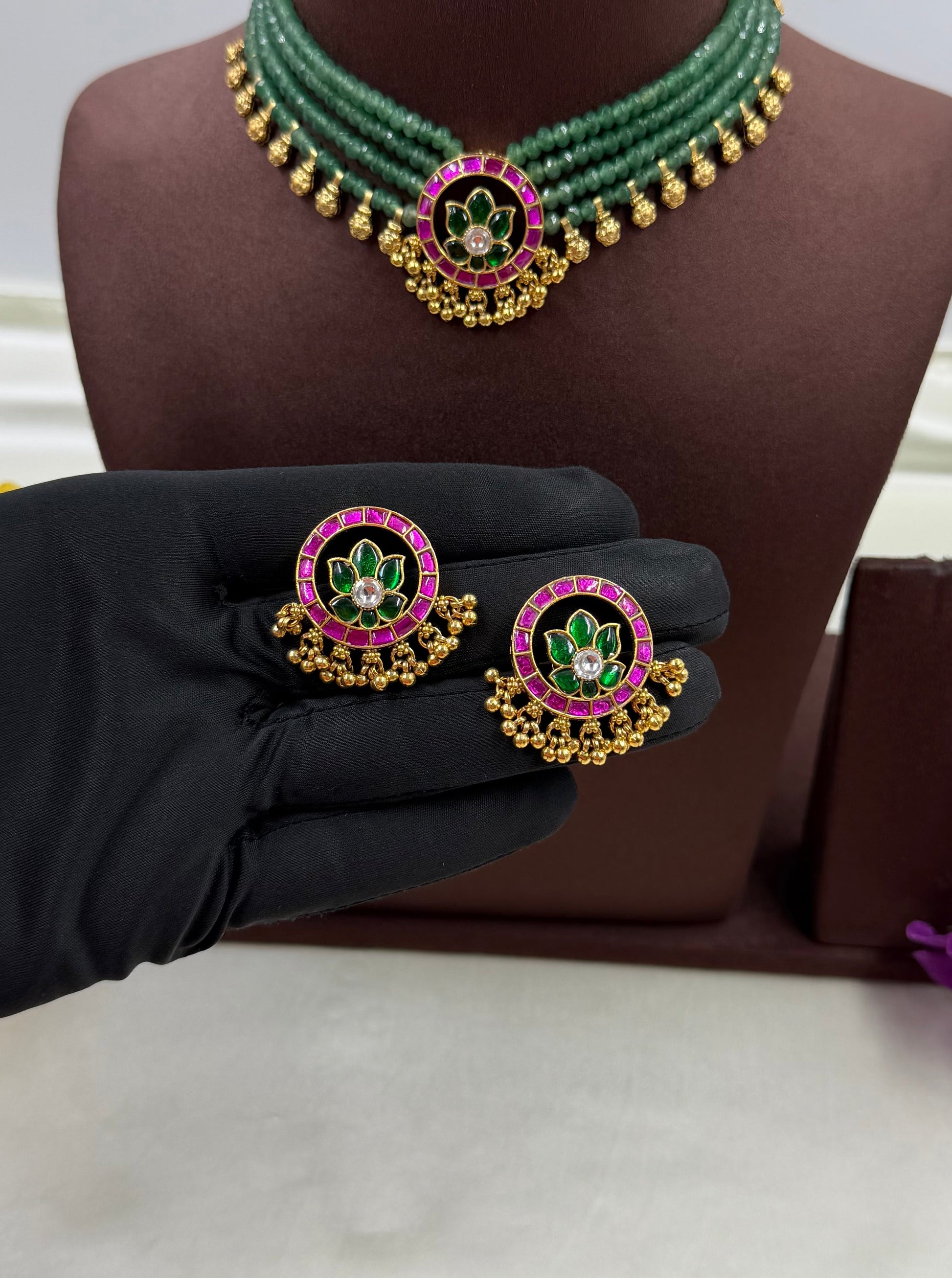 Poonam Kundan Choker Necklace Set close-up view