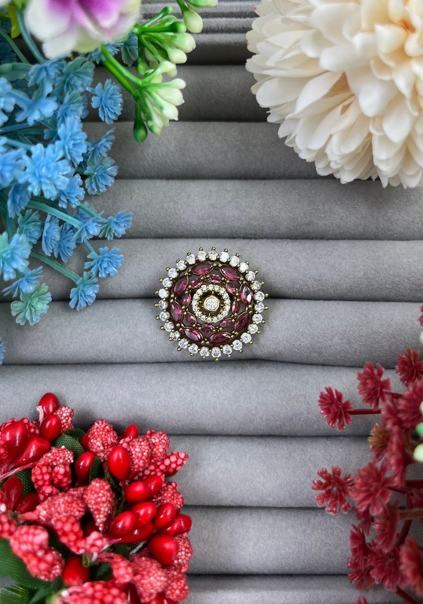 Regal Victorian Ad Ring