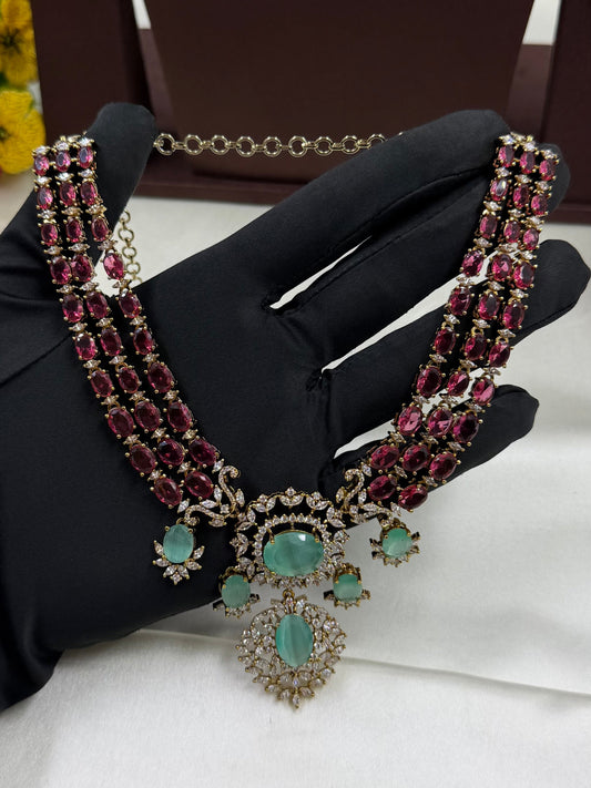 Pista Necklace Set detail shot showing Victorian work