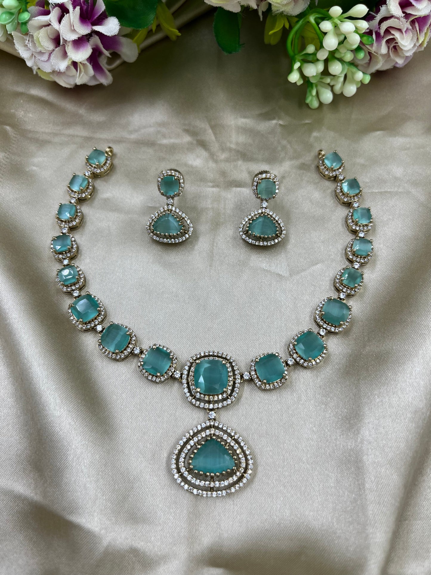 Swigly Ad Drop Victorian Necklace