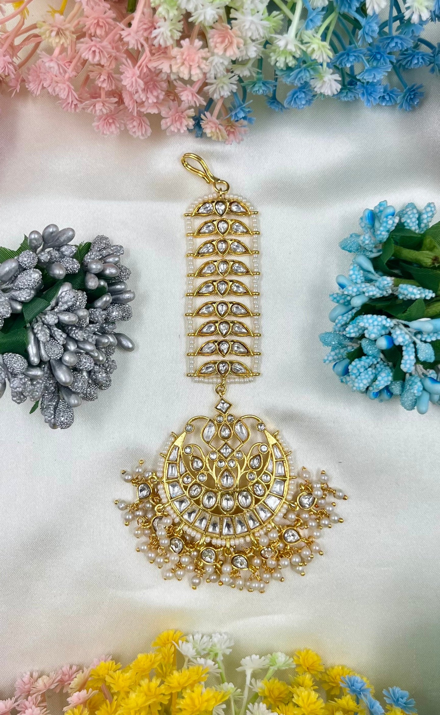 Meera Pachi Kundan Mang Tika