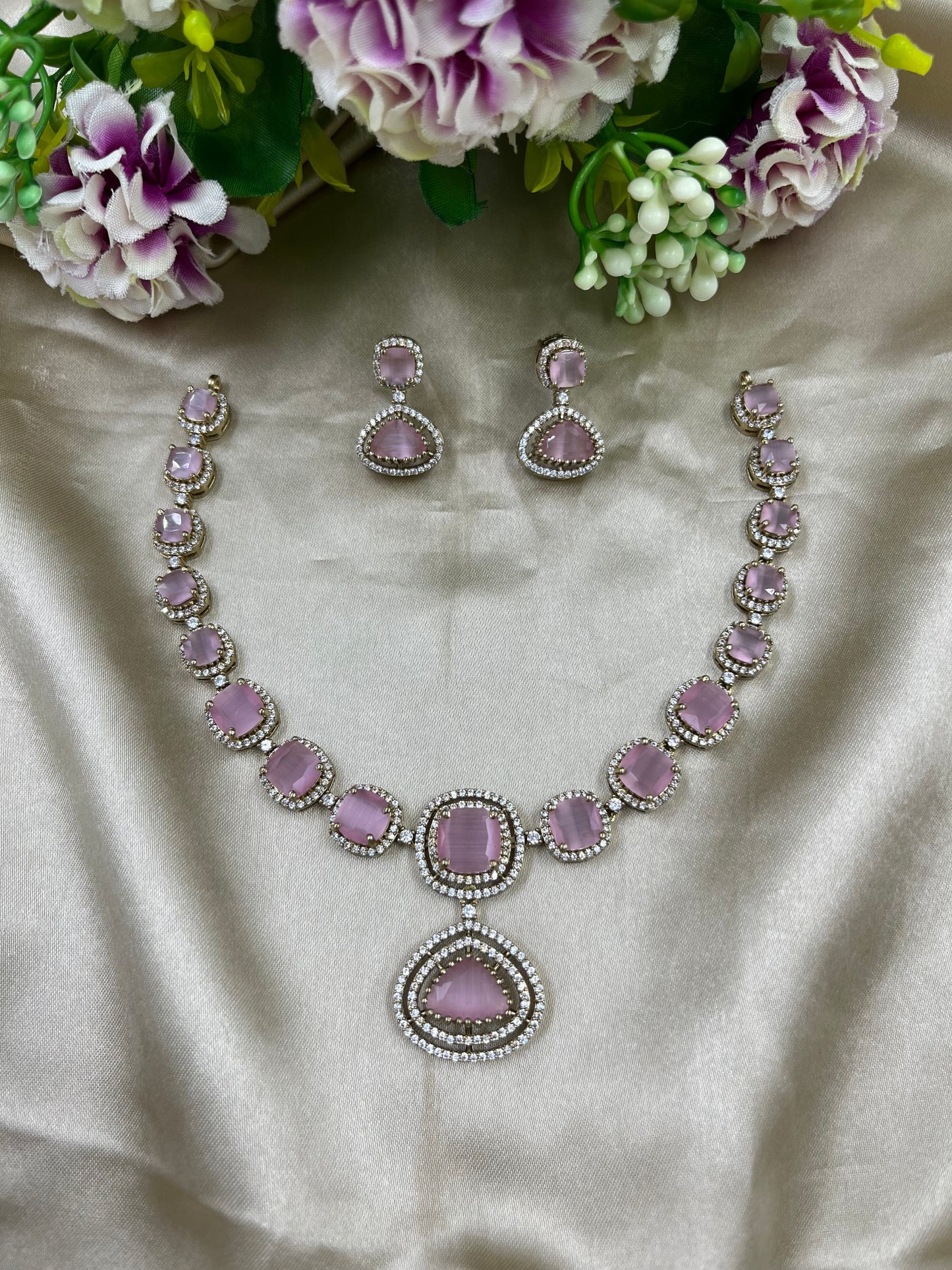 Swigly Ad Drop Victorian Necklace