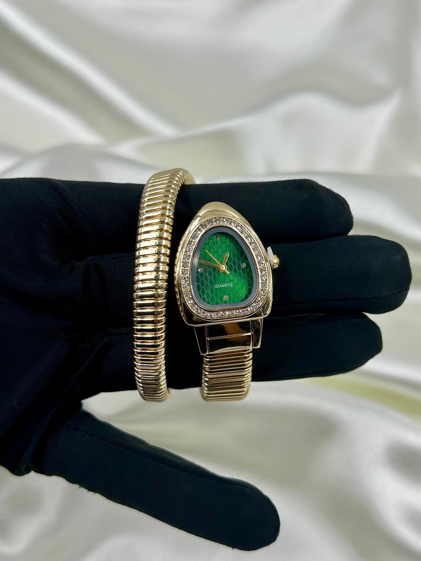 Kavita Sansi Snake Oval Analog Watch