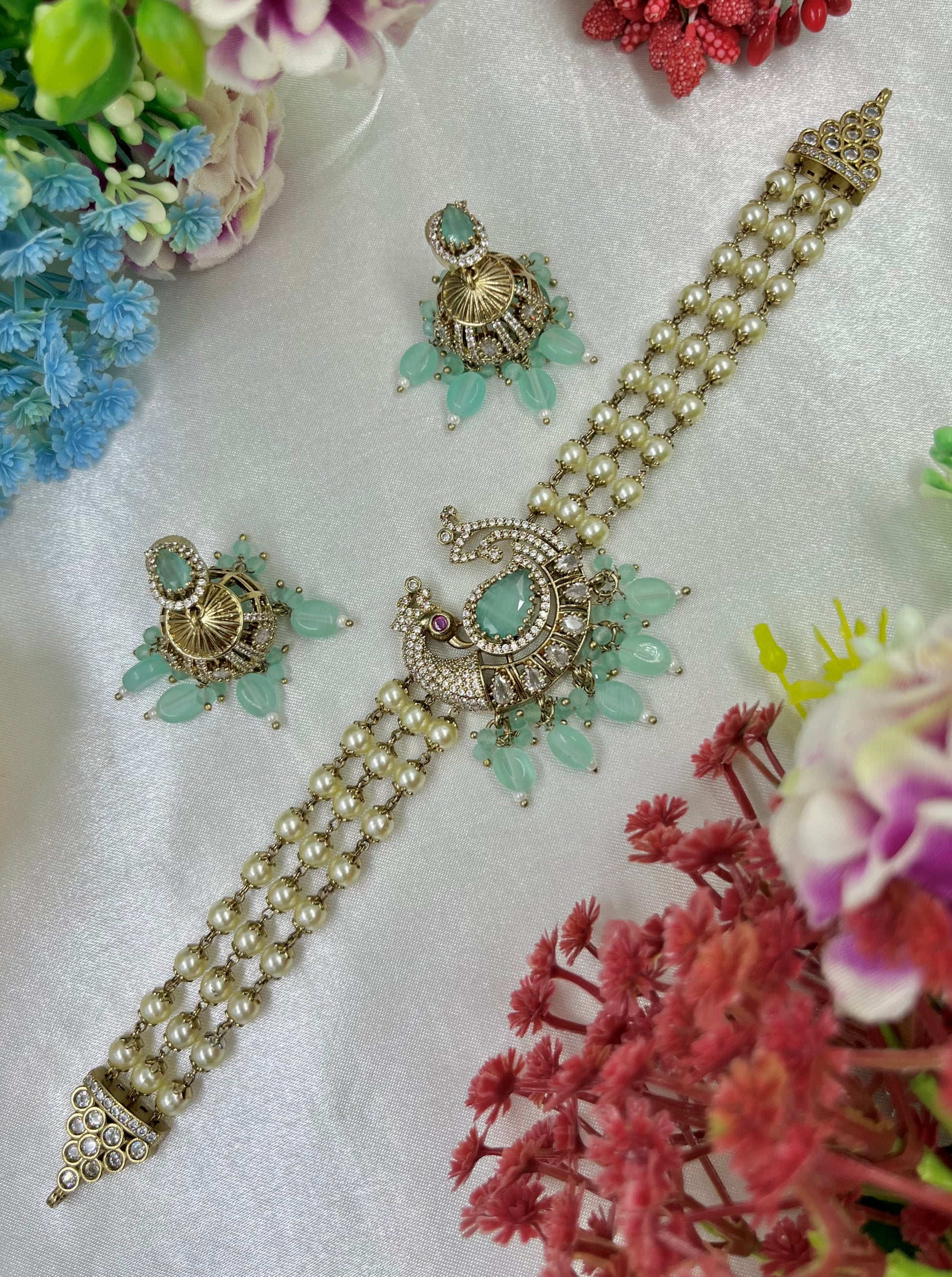 PearlAura Victorian Choker Necklace Set close-up view