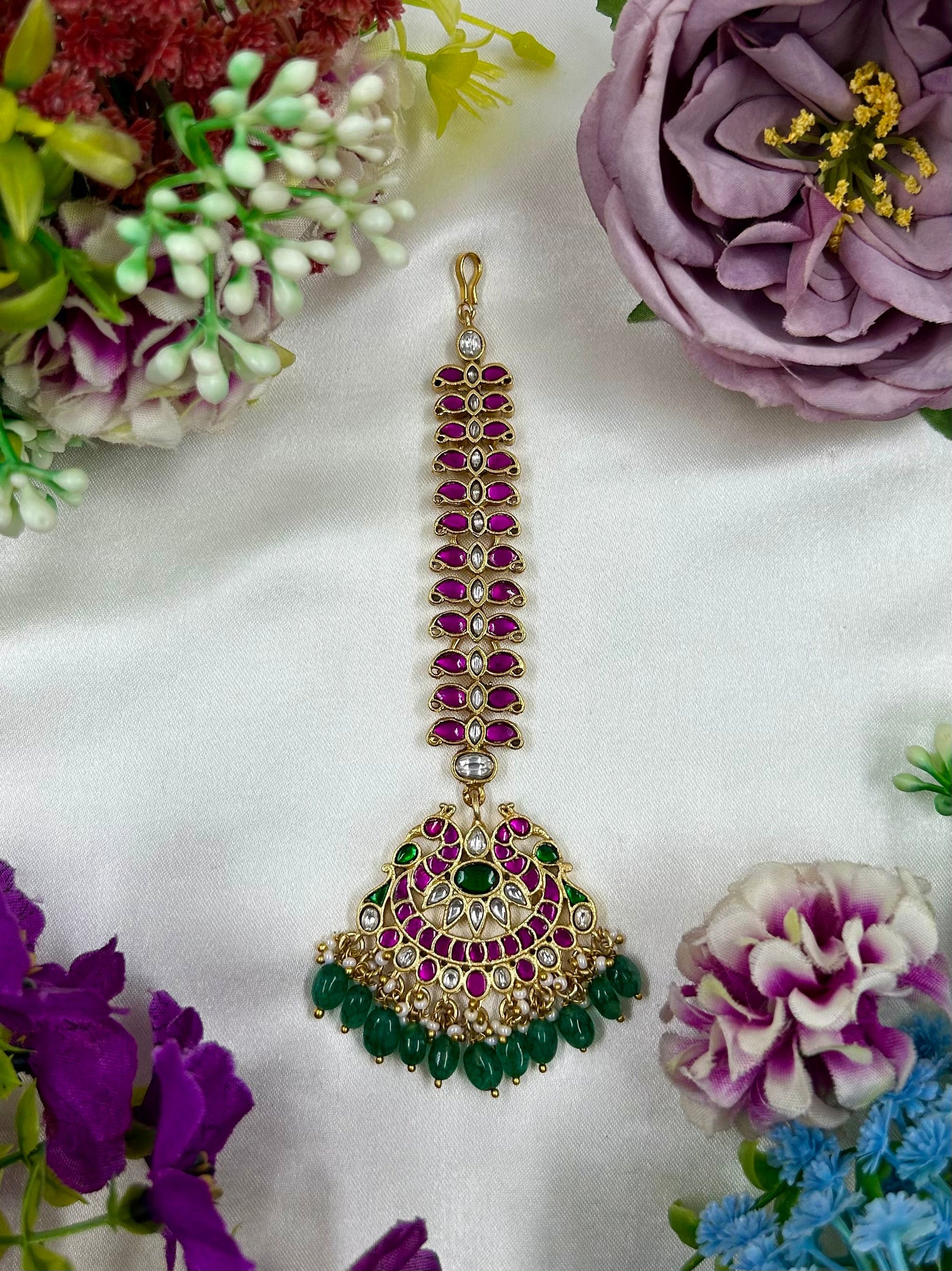 Riddhi Kundan Maang Tikka close-up view