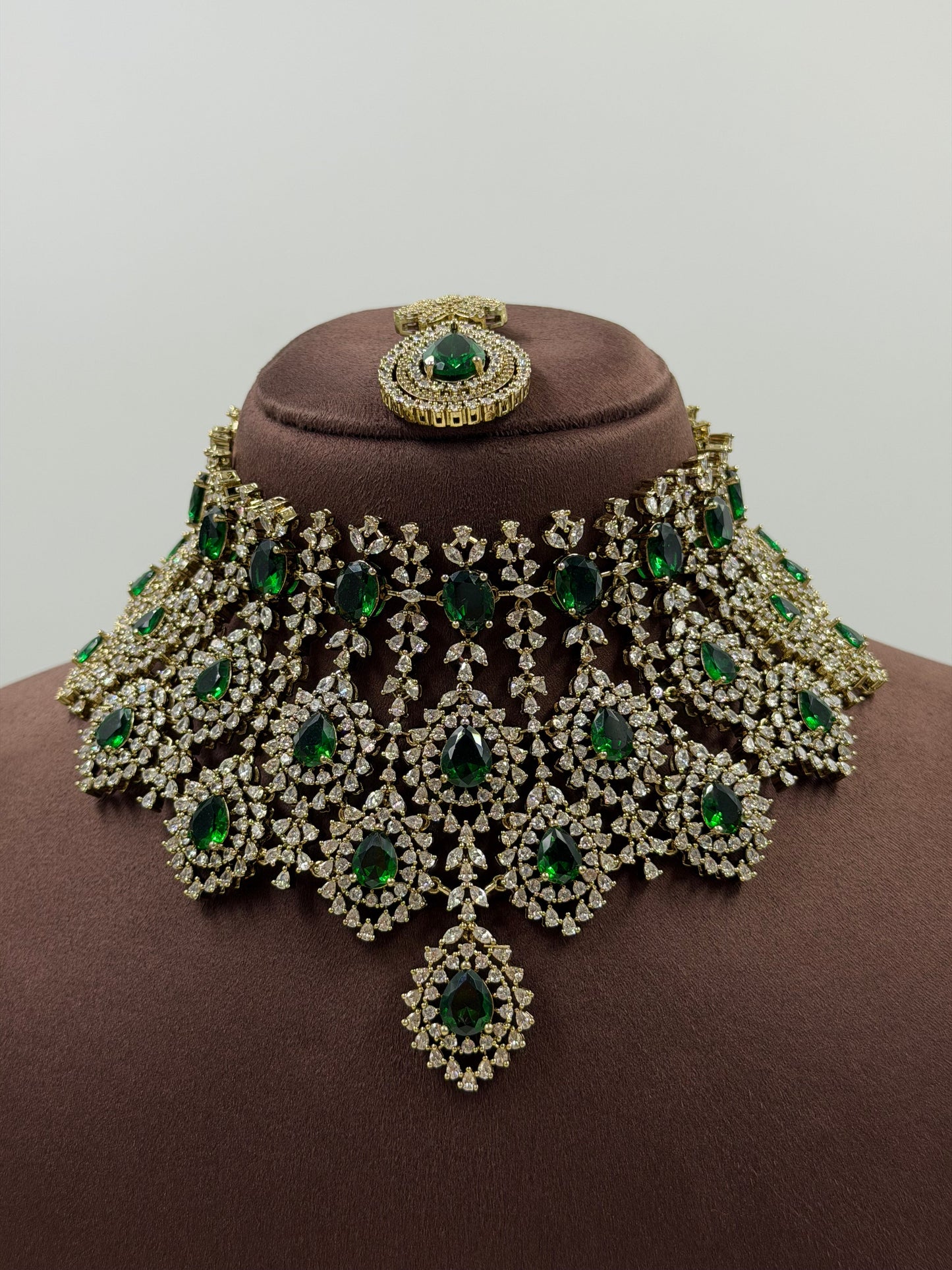 Swara Ad Victorian Choker Necklace Set