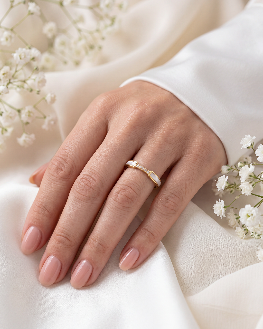 Alice Finger Ring close-up view