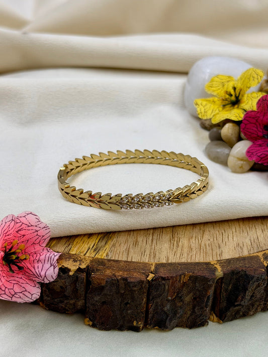 Zinnia Anti-Tarnish Stainless Steel Bracelet (Openable)