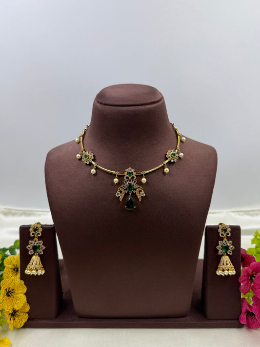 Rohini Victorian Necklace Set close-up view