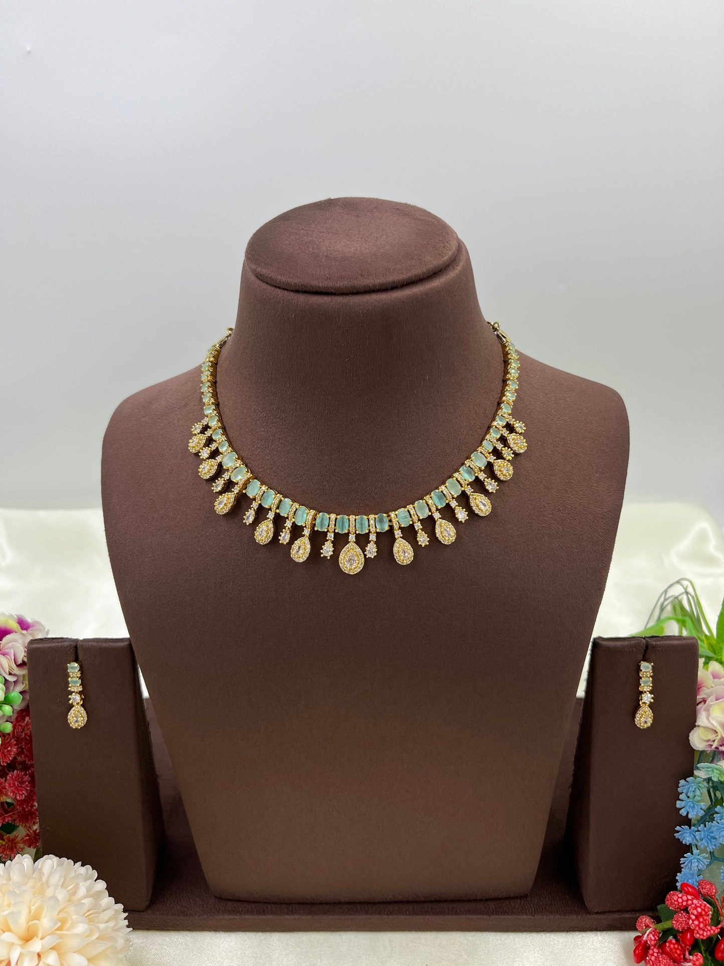 Dewdrop Shine Victorian Necklace