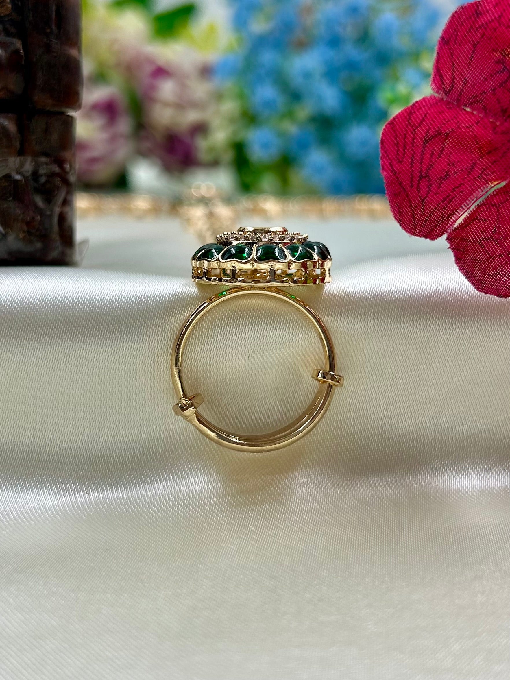 Green Hath Panja detail shot showing Moissanite work
