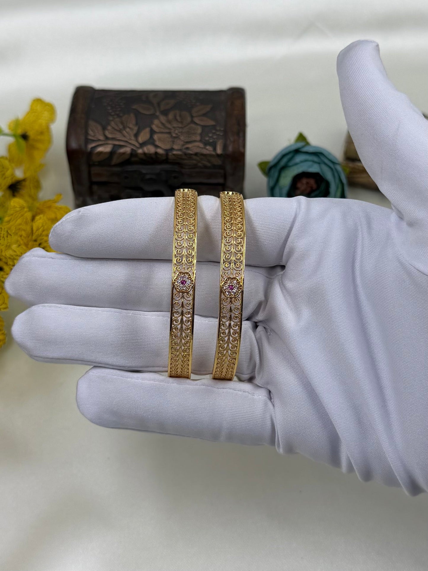 Jhanvi Gold Bangles