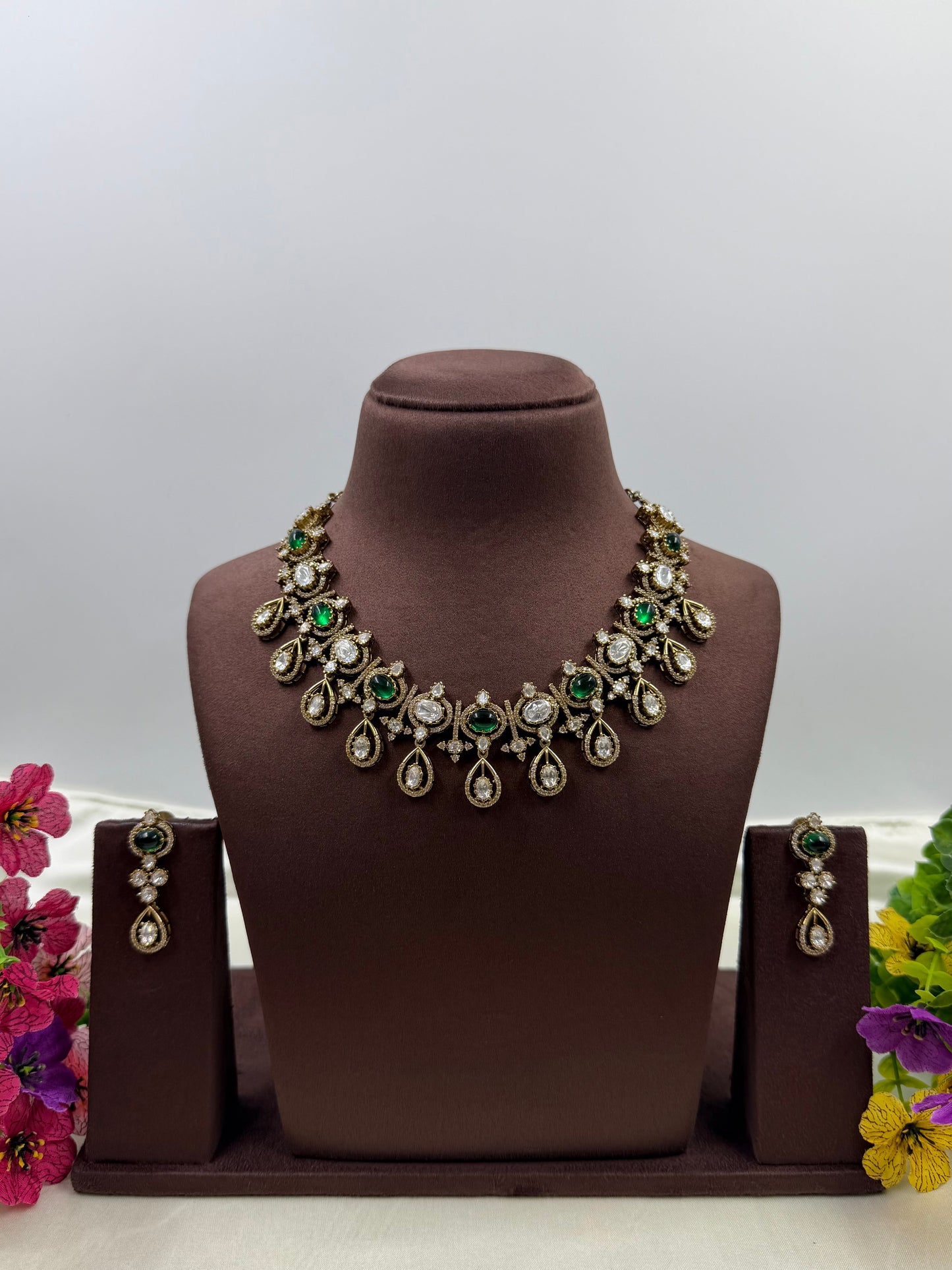 Sukhi Victorian Necklace Set